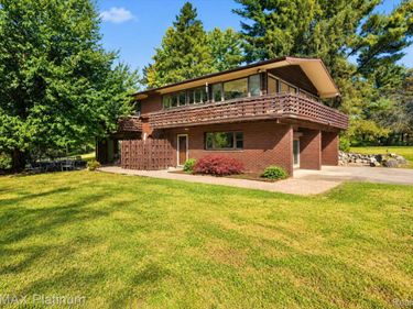 21955 Spearswood Drive, Putnam Township, Mi 48169