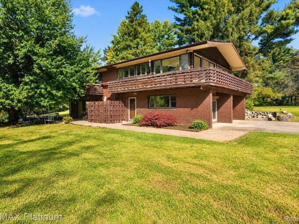 21955 Spearswood Drive, Putnam Township, Mi 48169