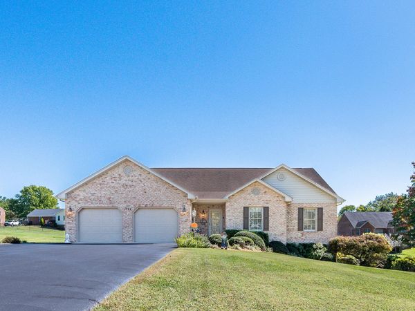 1704 Wycliffe ST, Bedford, VA 24523
