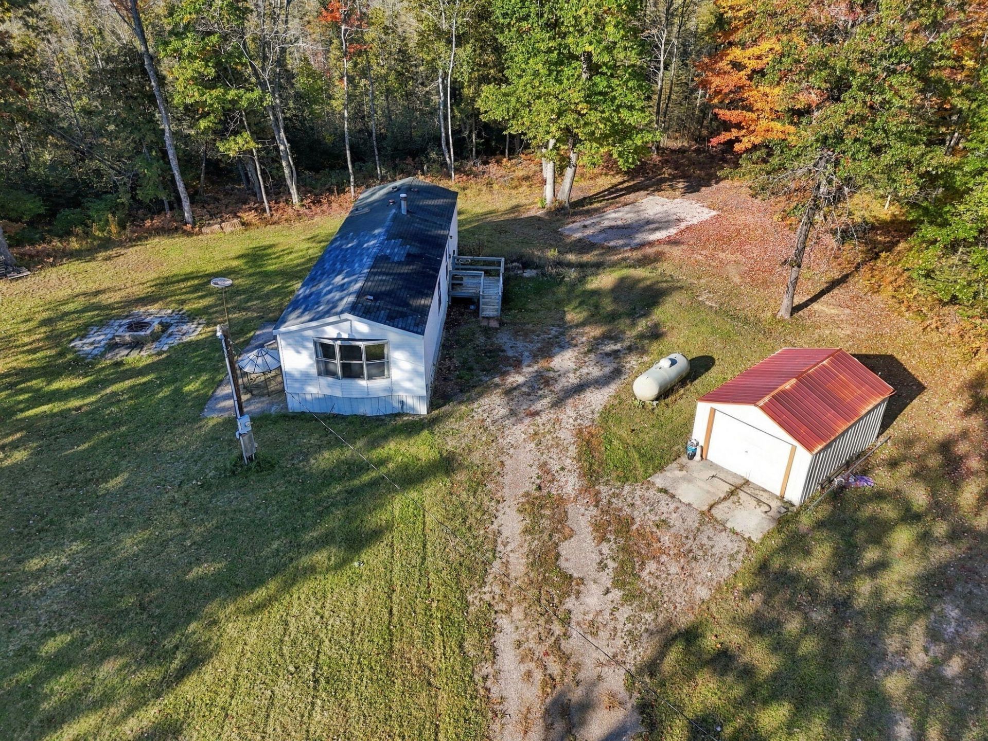 349 Country Court, Houghton Lake, MI 48629 Main Photo