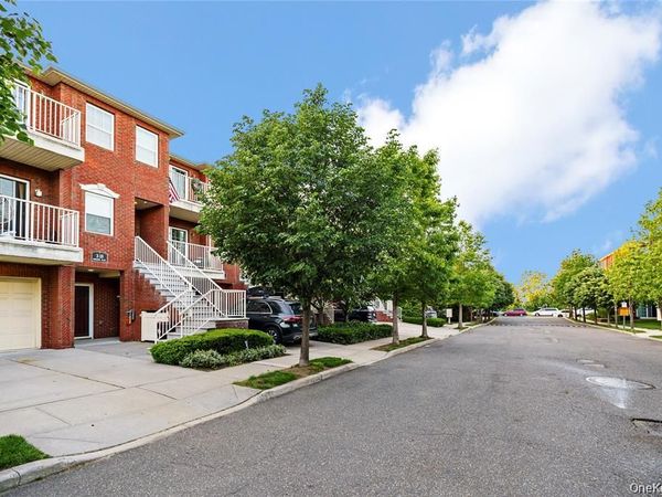 319 Endeavor Place , Unit 43, College Point, NY 11356
