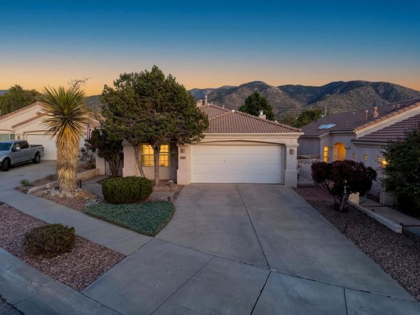4904 Skyline View Court NE, Albuquerque, NM 87111