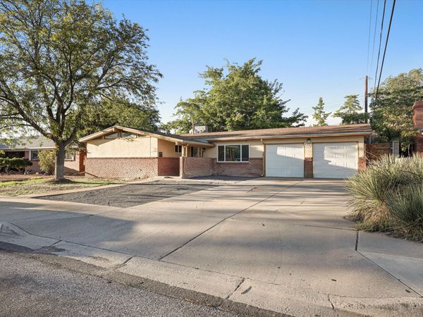 8423 Palo Duro Avenue NE, Albuquerque, NM 87111