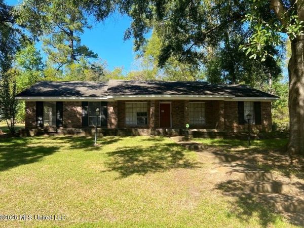946 N Valley Falls Road, Jackson, MS 39212