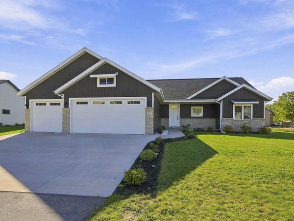 407 JERELYN COURT, Combined Locks, WI 54113
