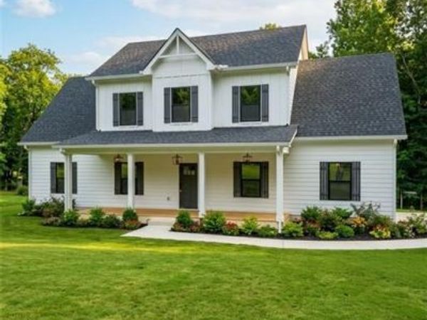 327 West Lane , Woodstock, GA 30188