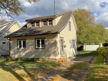 660 Bennington Dr, Greece, NY 14616