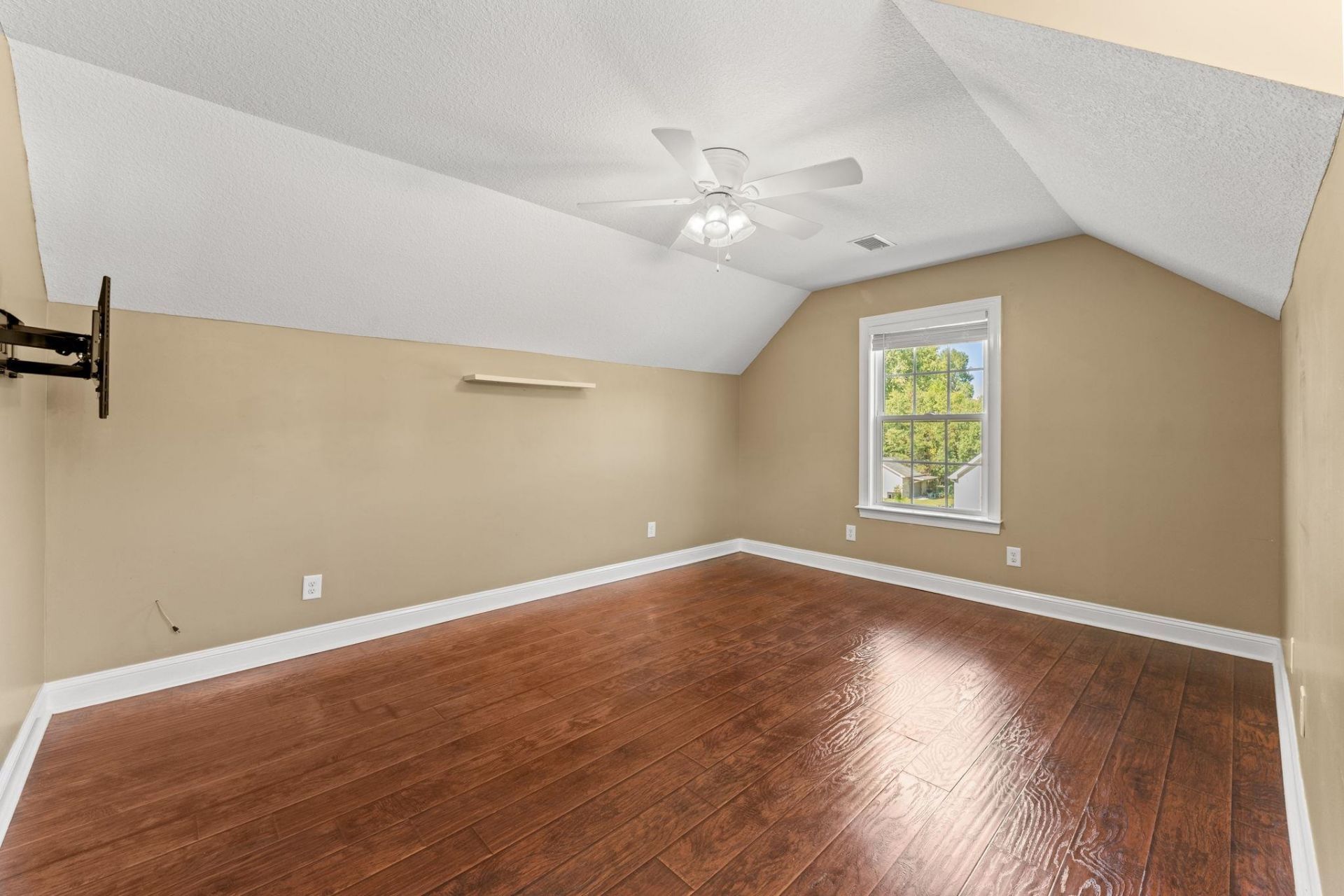 939 Maple St.  Photo 25