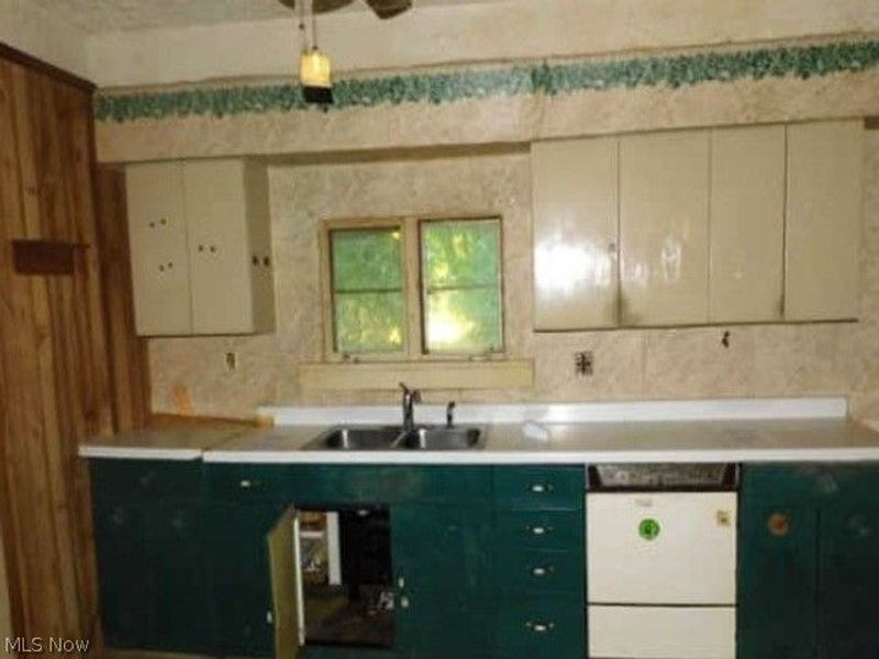 403 S Amboy Road, Conneaut, OH 44030 Photo 4