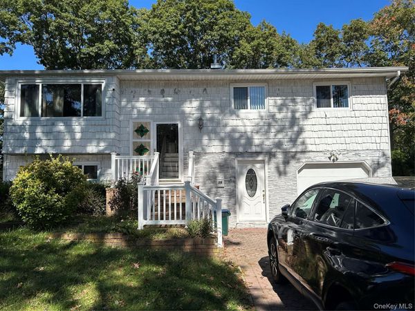39 W Willow Street , Brentwood, NY 11717