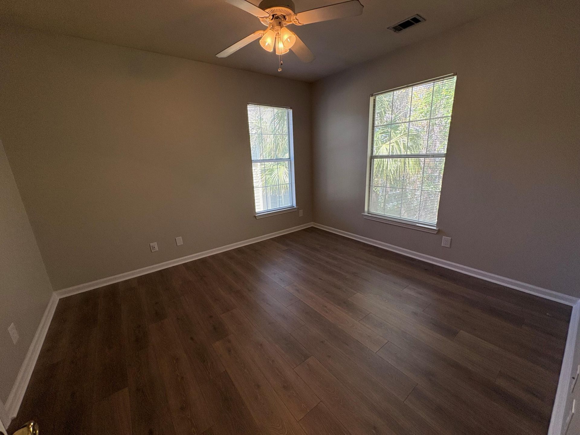 1600 Long Grove Drive Photo 7