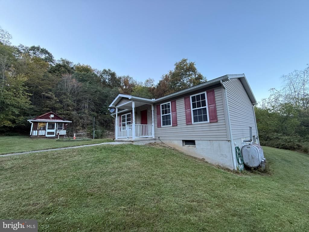21938 HOLLOW ROAD, NEELYTON, PA 17239