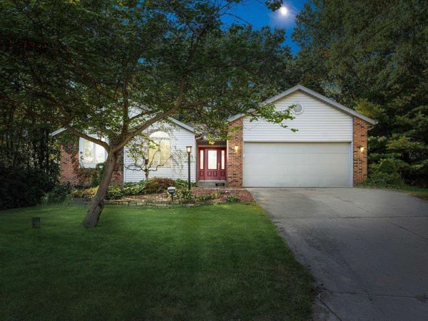50715 Wimbledon Court, South Bend, IN 46637