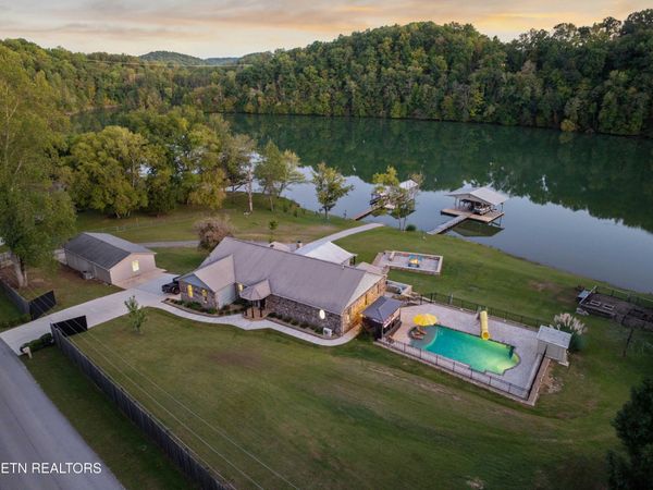 274 Lakecrest Drive, Harriman, TN 37748