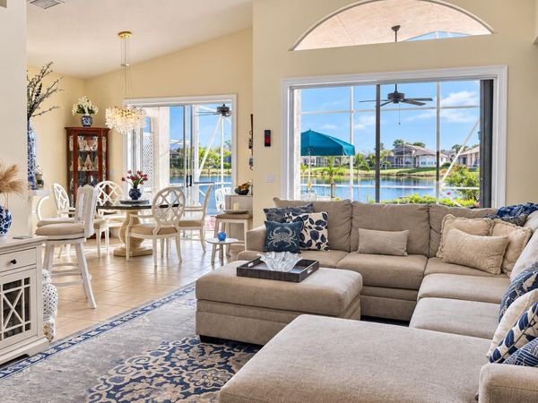 360 NW SUNVIEW Way, Port St. Lucie, FL 34986
