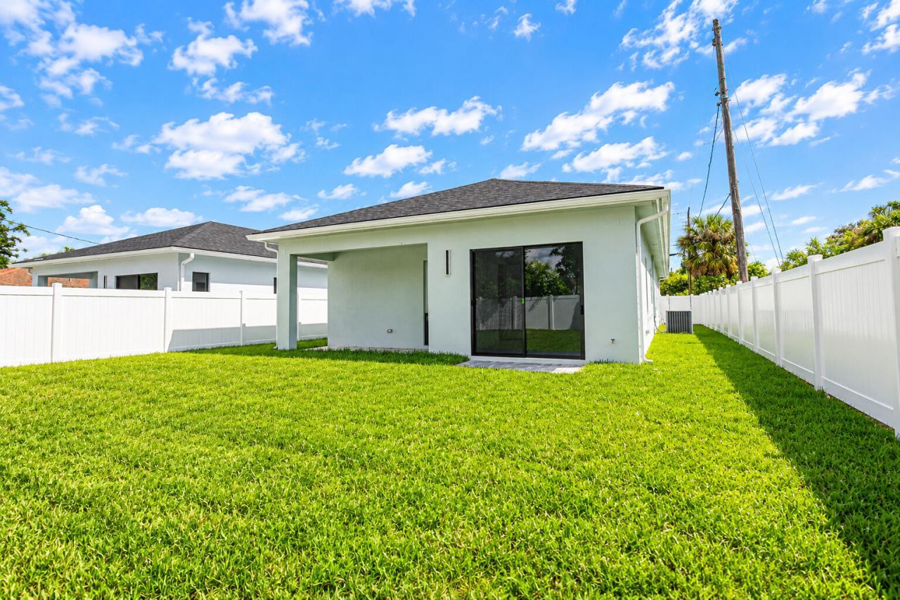 2367 E Faith Avenue, Schall Circle, FL 33417 Photo