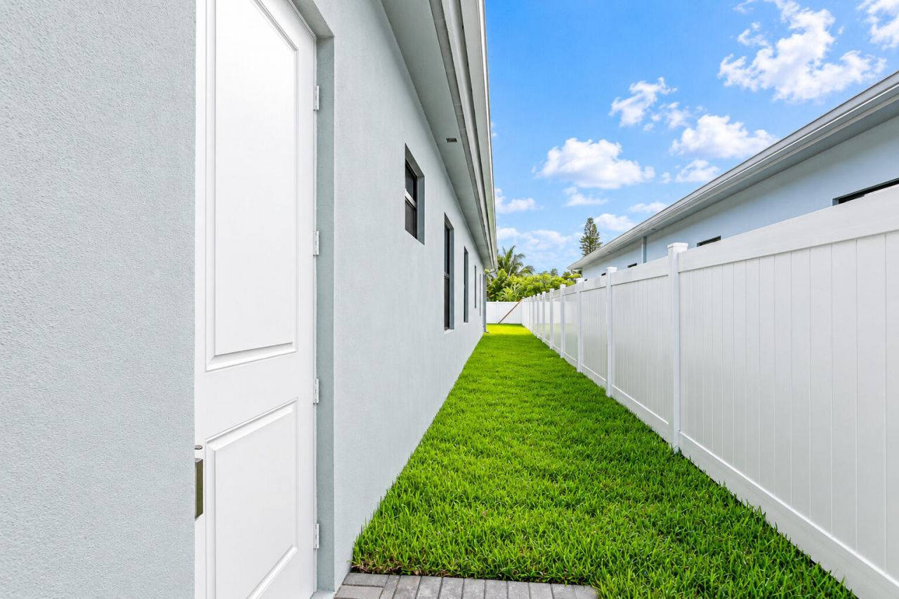 2367 E Faith Avenue, Schall Circle, FL 33417 Photo