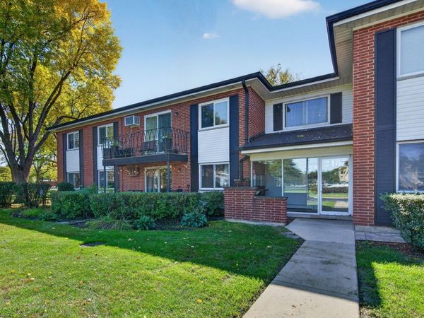 2407 E Brandenberry Court , Unit 1L, Arlington Heights, IL 60004