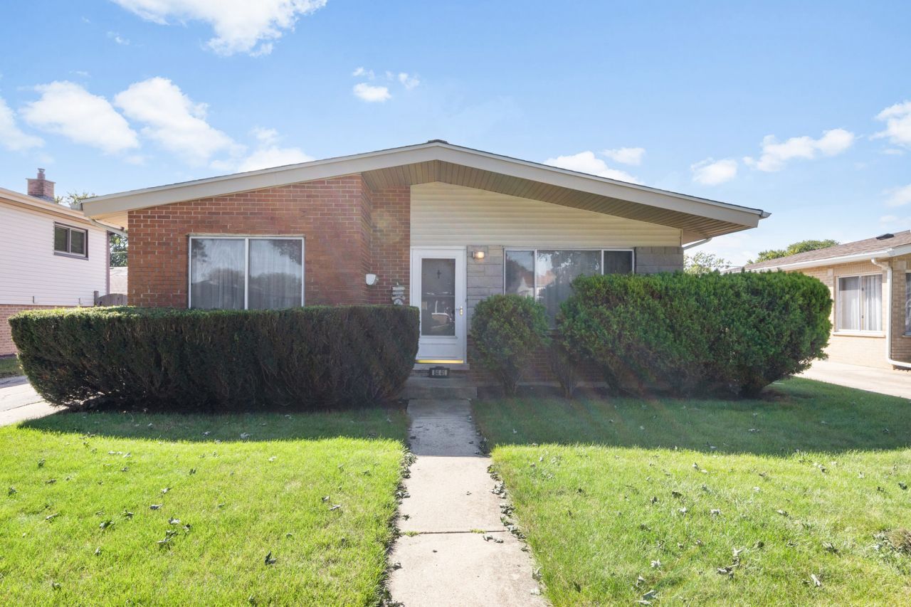 8441 W Madison Drive, Niles, IL 60714 Main Photo