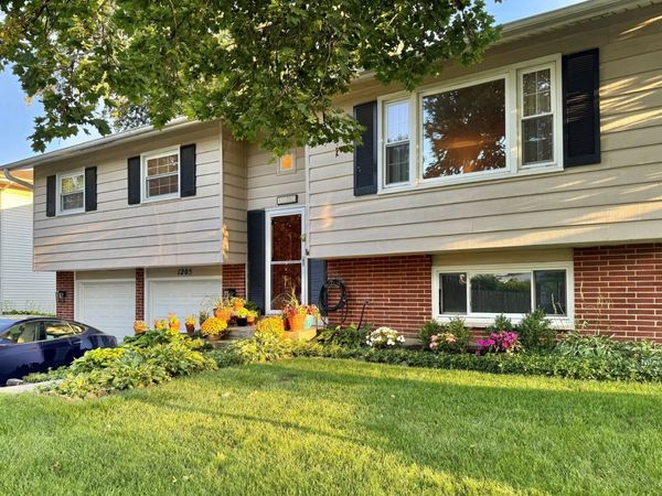 1205 E Ironwood Drive , Mount Prospect, IL 60056