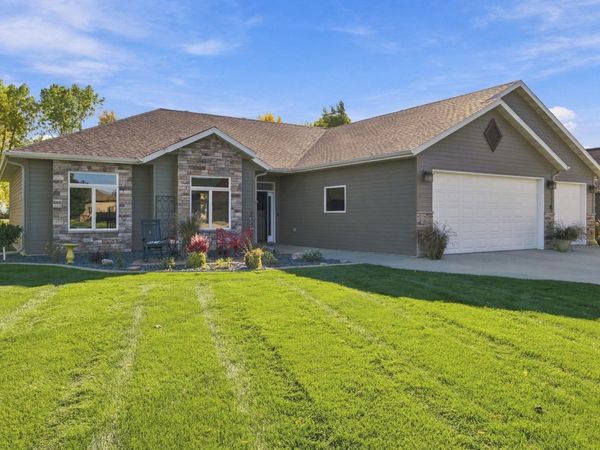 3823 43rd Avenue S, Moorhead, MN 56560