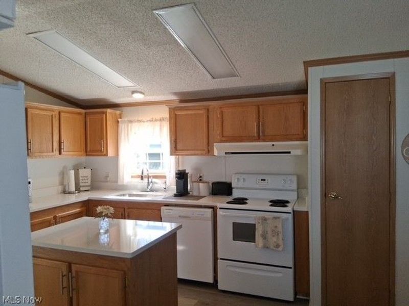 2656 Lake Breeze , Madison, OH 44057 Photo 13
