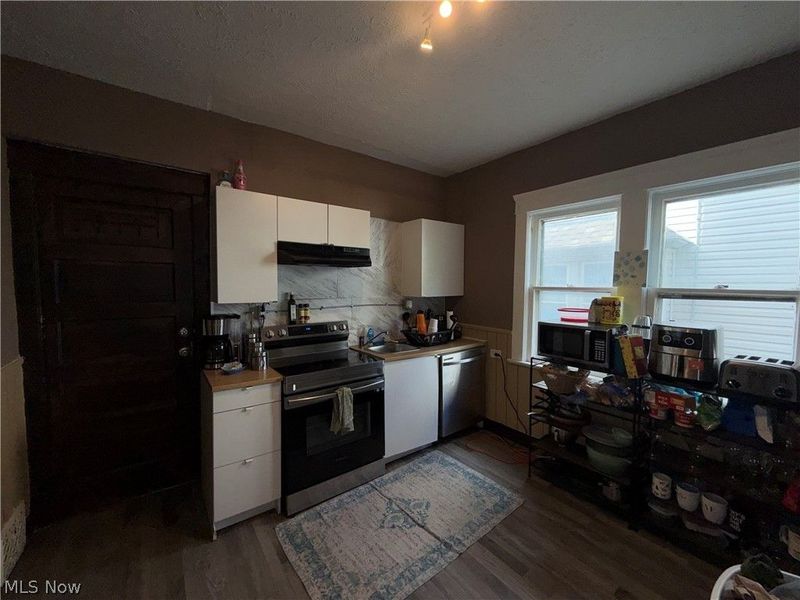 3802 Poe Avenue, Cleveland, OH 44109 Photo 6