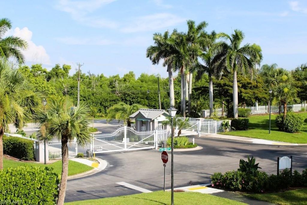 16655 Lake Circle Dr, Unit 850, Fort Myers, FL 33908 Photo