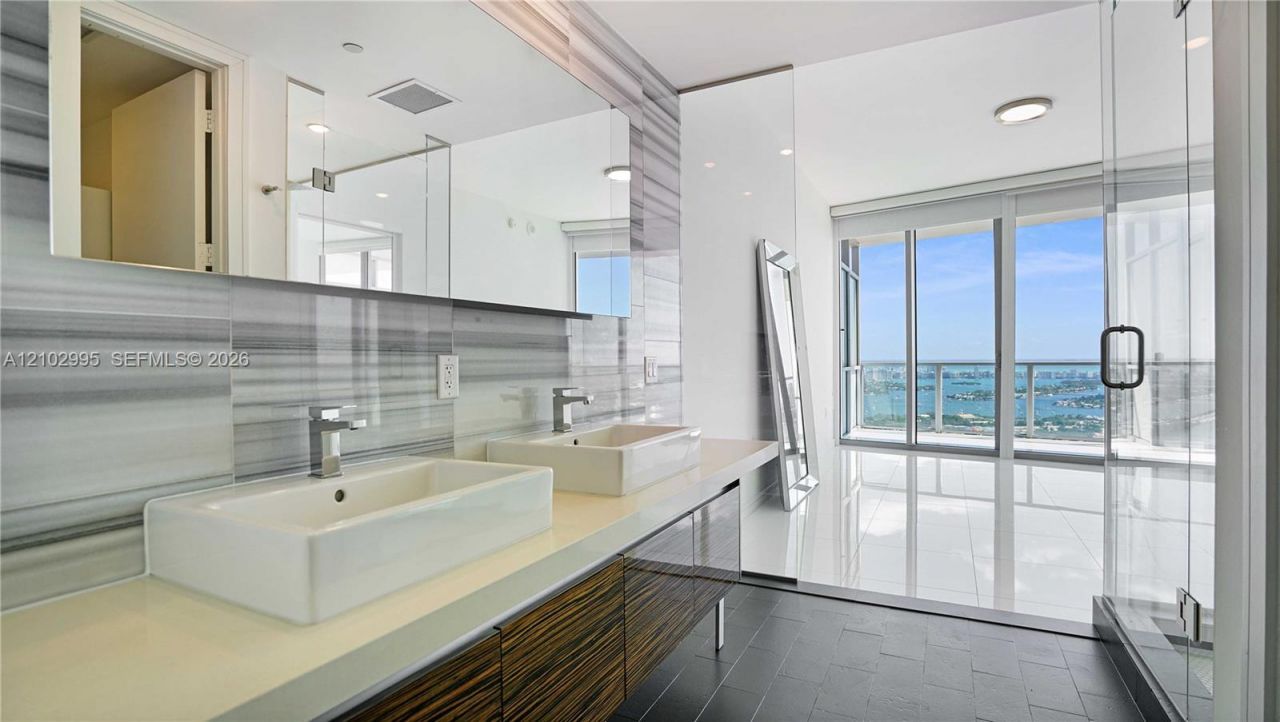 1100 Biscayne Blvd, Unit 5202, Miami, FL 33132 Photo