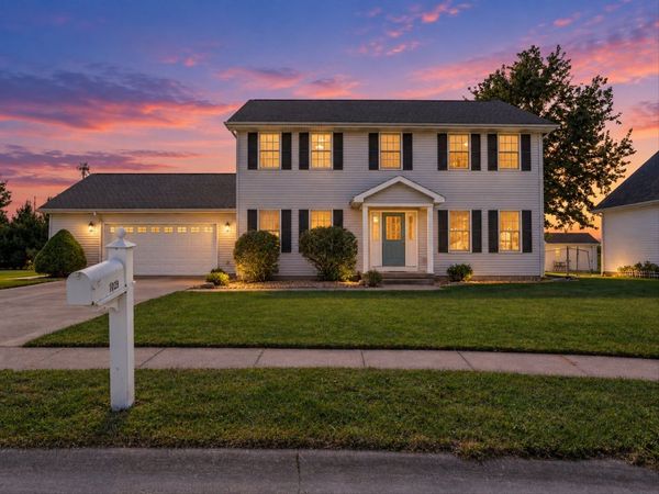 1029 Amanda Court, Arthur, IL 61911
