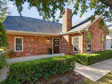 6123 Welden Court, Fort Worth, TX 76132