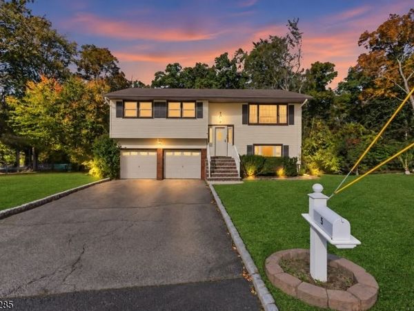 5 Downstream Dr, Mount Olive, NJ 07836