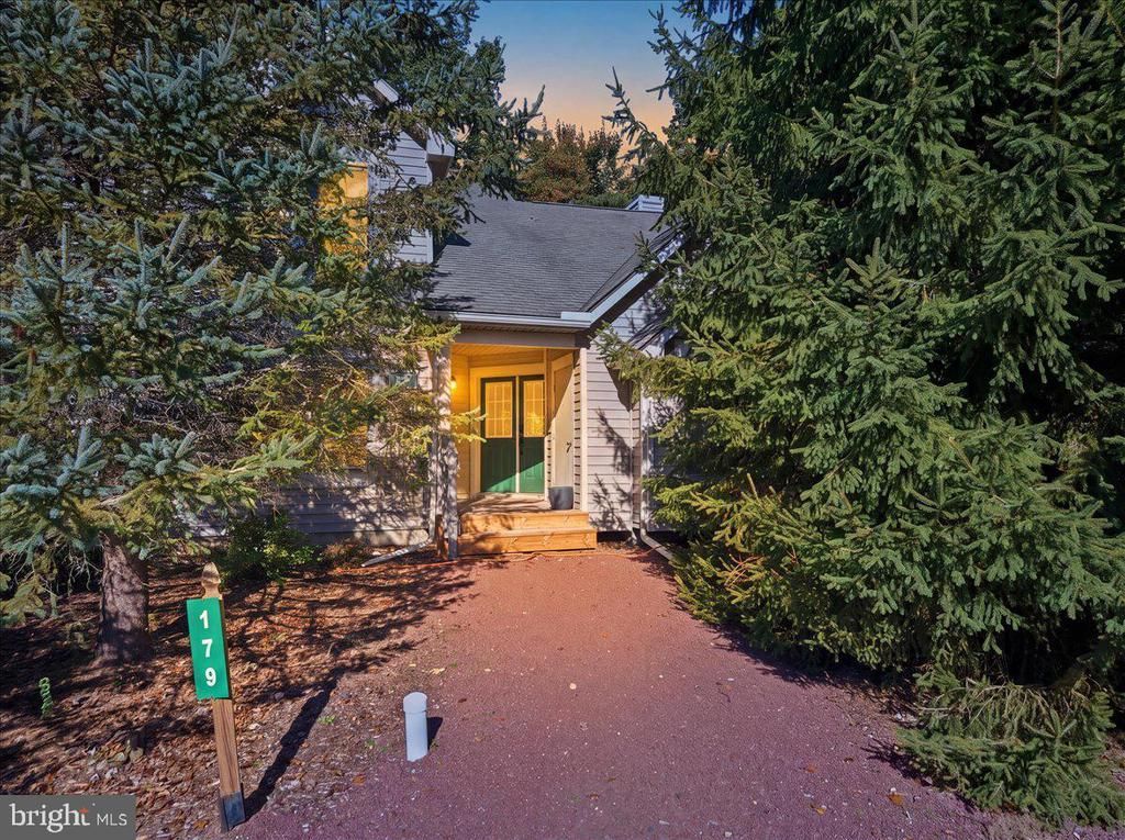 179 HAWTHORNE COURT, TANNERSVILLE, PA 18372