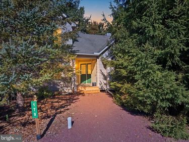 179 HAWTHORNE COURT, TANNERSVILLE, PA 18372