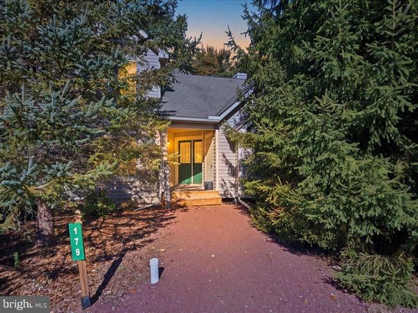 179 HAWTHORNE COURT, TANNERSVILLE, PA 18372