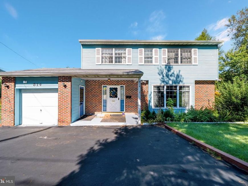 814 Caledonia Street, Philadelphia, PA 19128 Main Photo