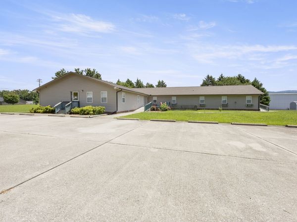 328 Cumberland St W, Cowan, TN 37318
