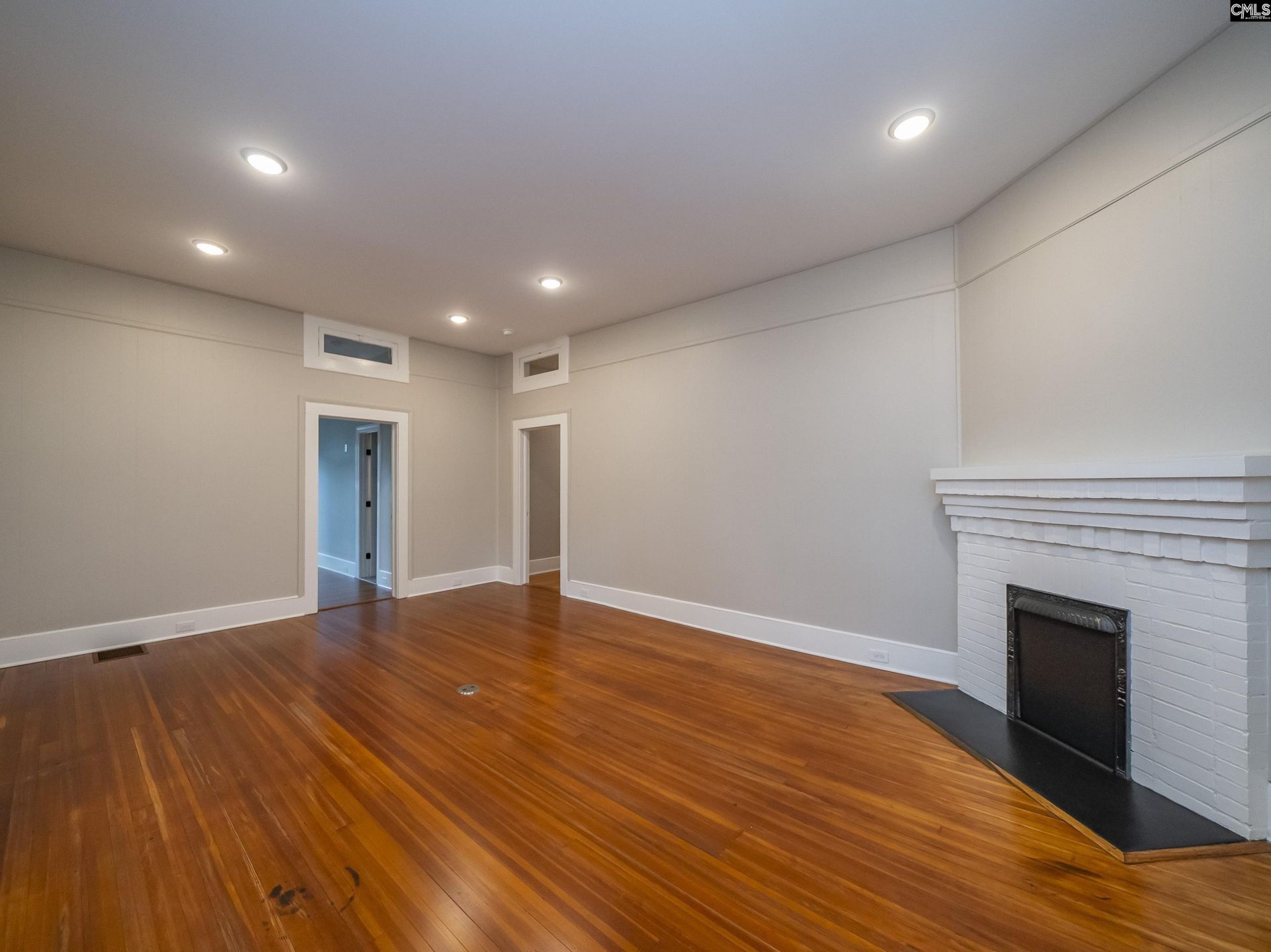 2211 Lee Street Photo 10