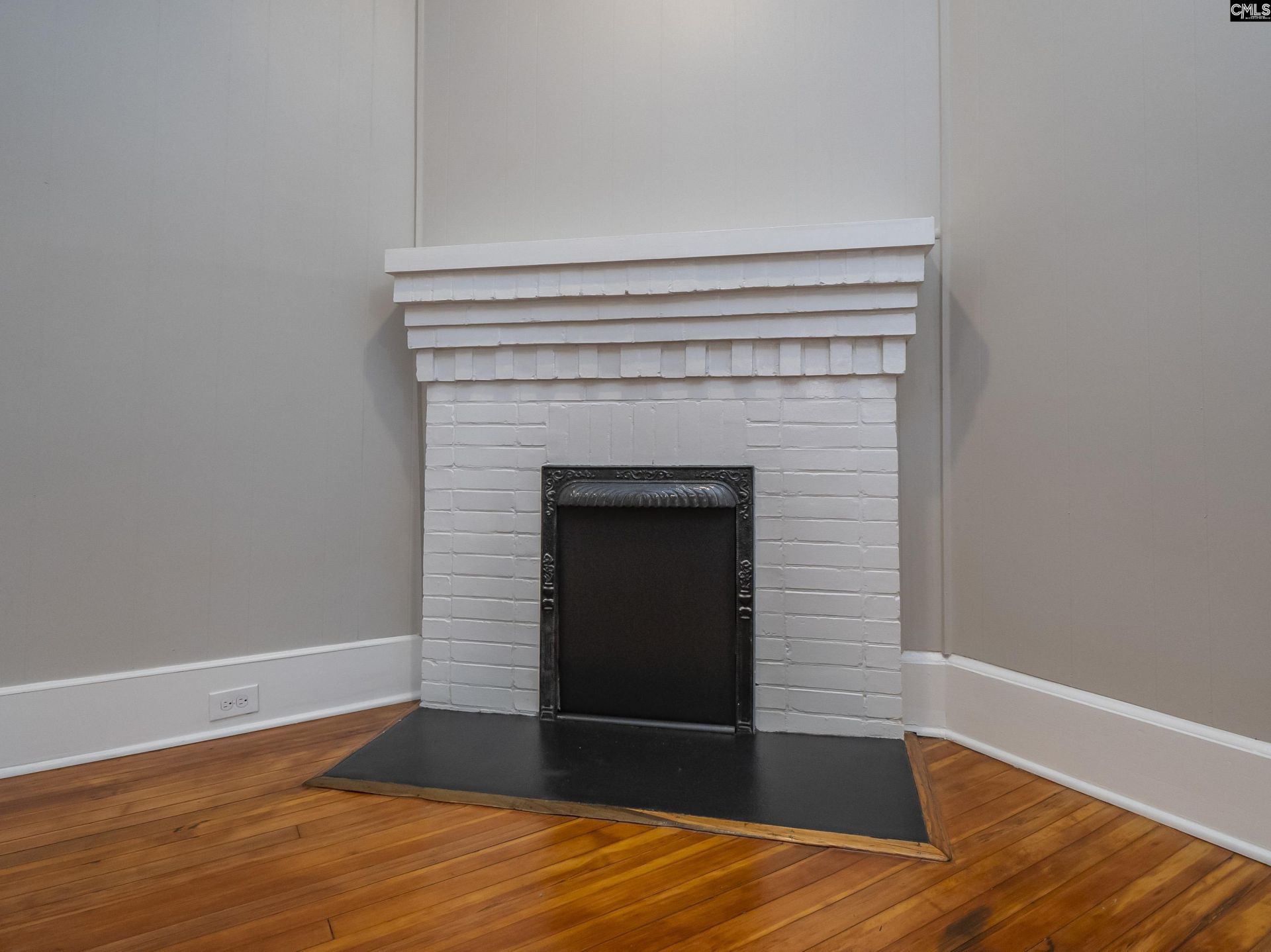 2211 Lee Street Photo 11