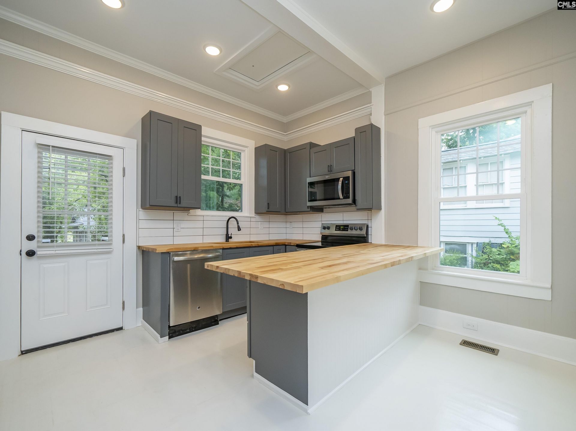2211 Lee Street Photo 13
