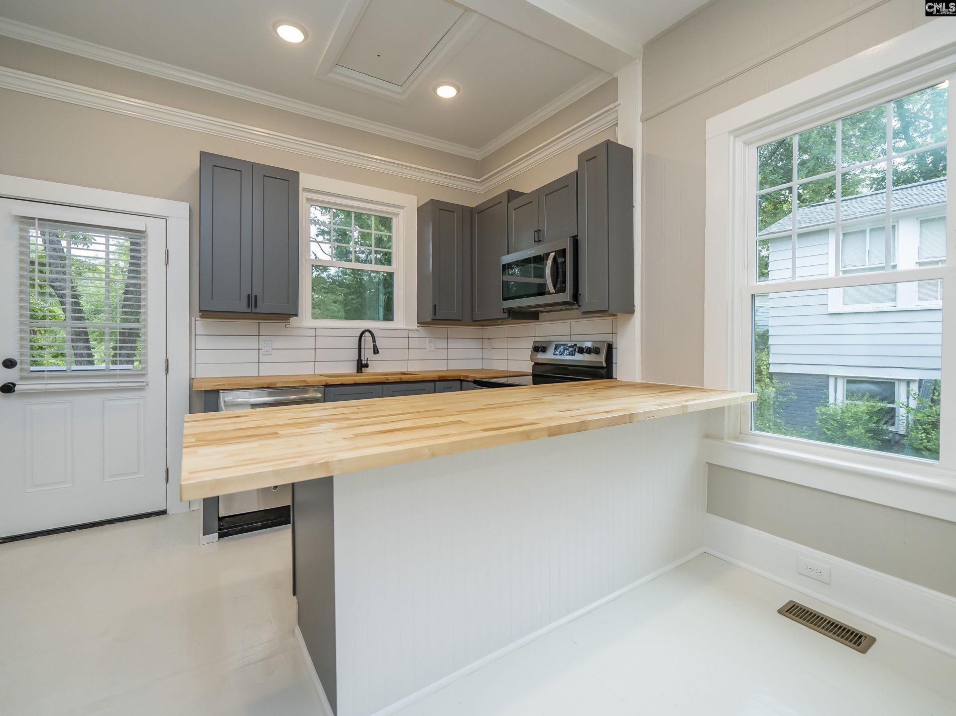 2211 Lee Street Photo 14