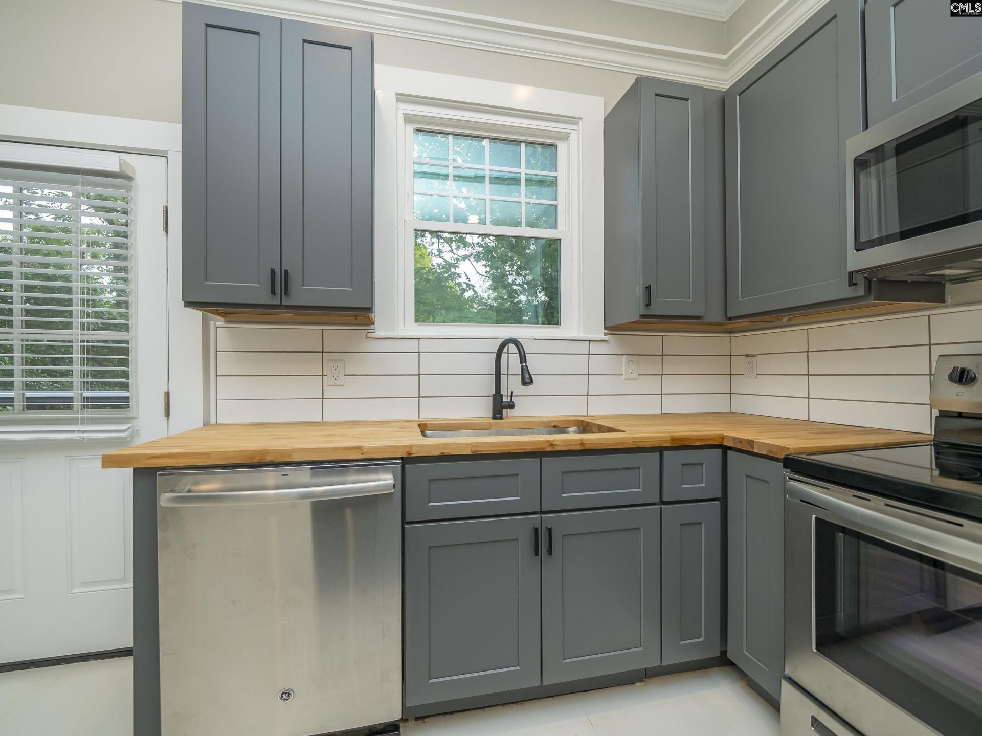 2211 Lee Street Photo 15