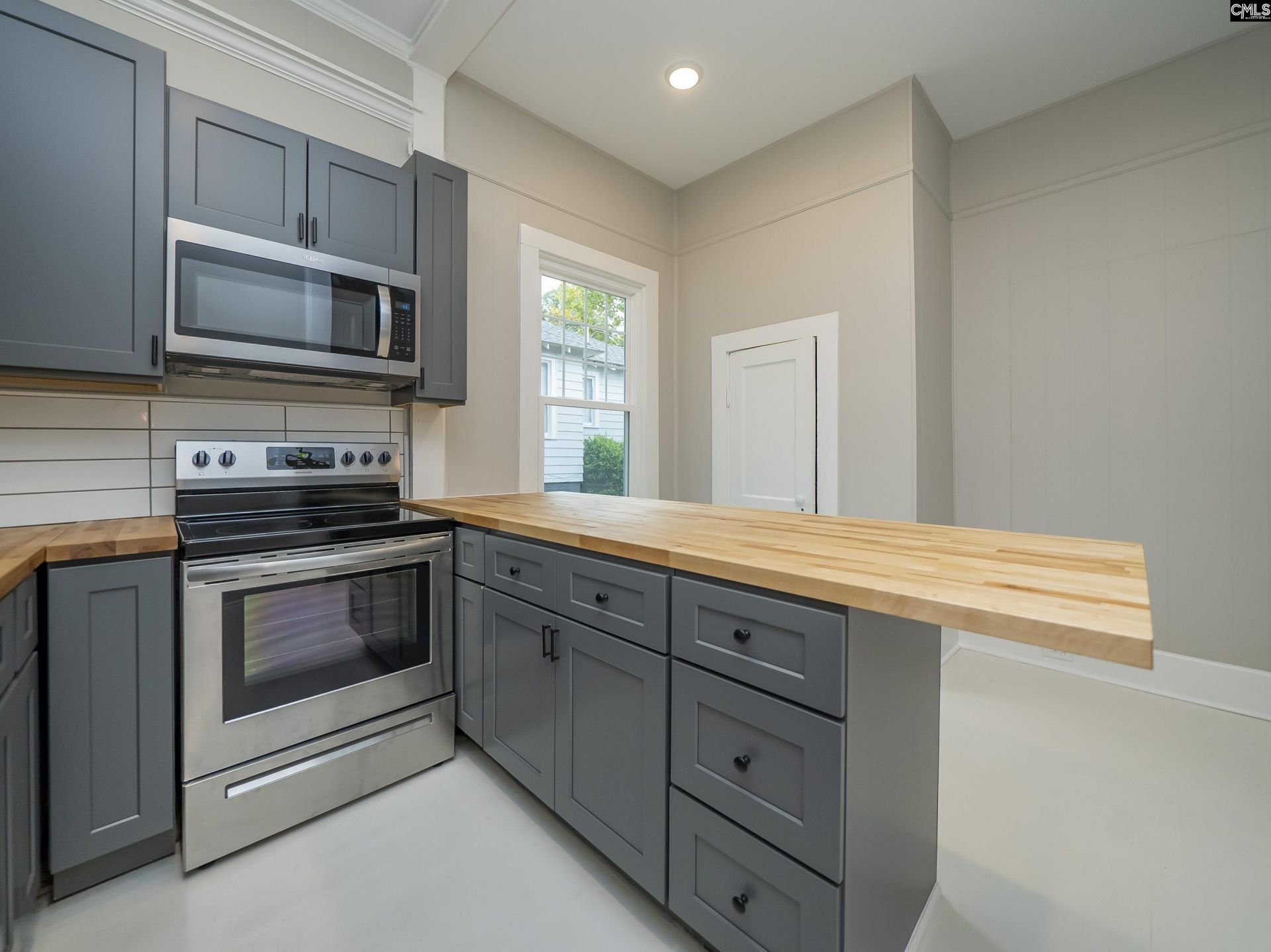 2211 Lee Street Photo 16