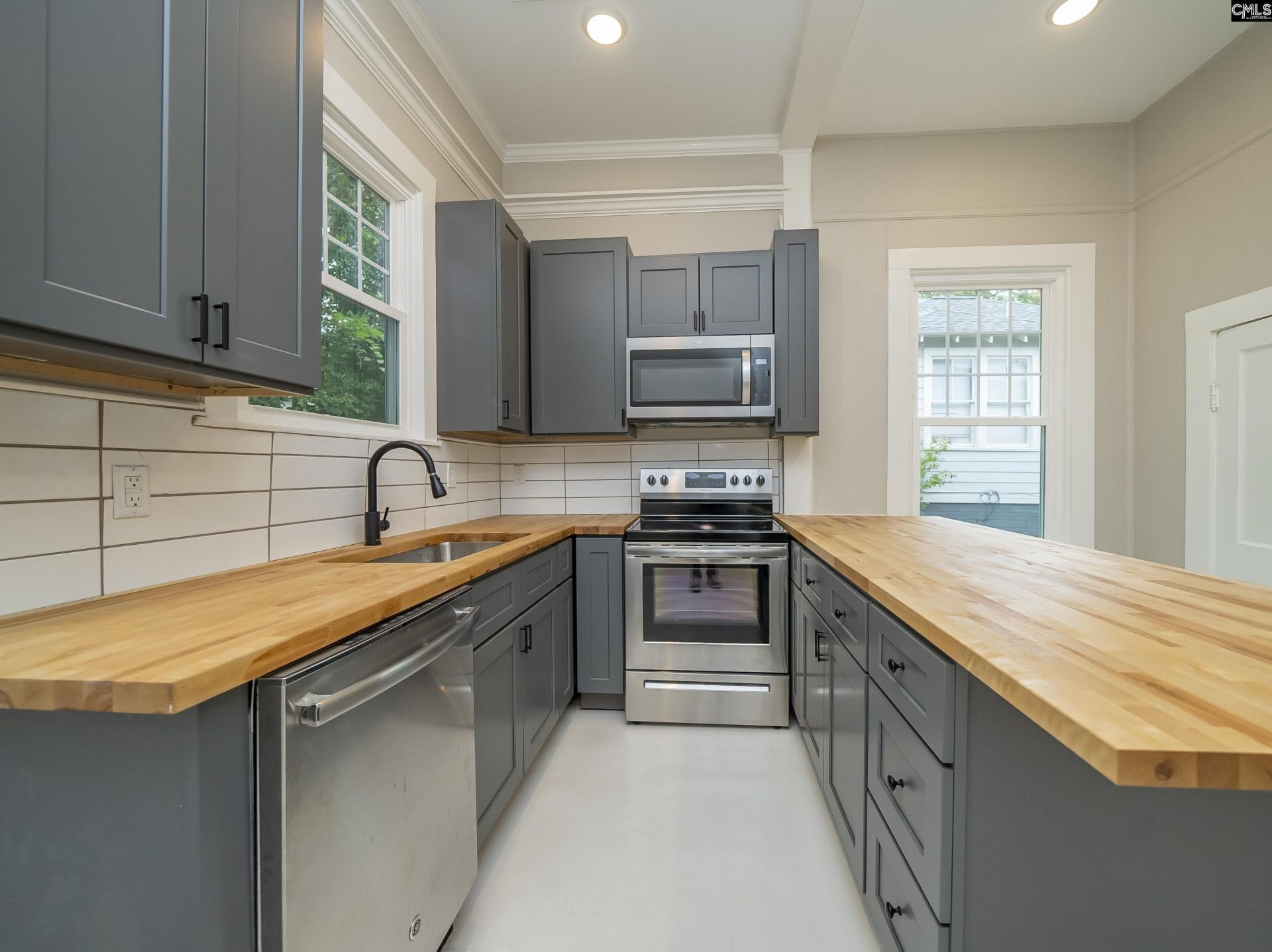 2211 Lee Street Photo 17