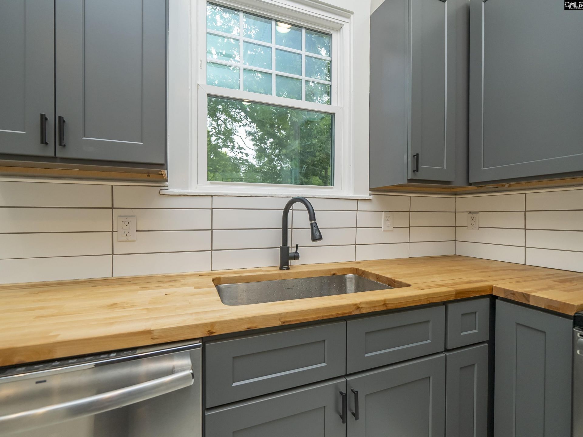 2211 Lee Street Photo 18