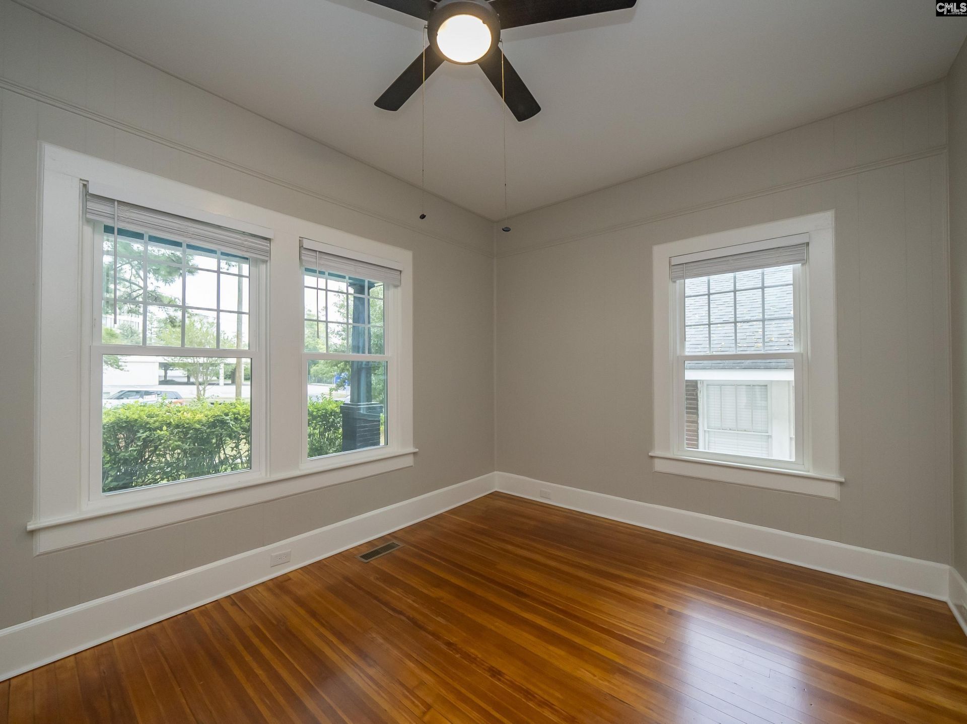 2211 Lee Street Photo 22