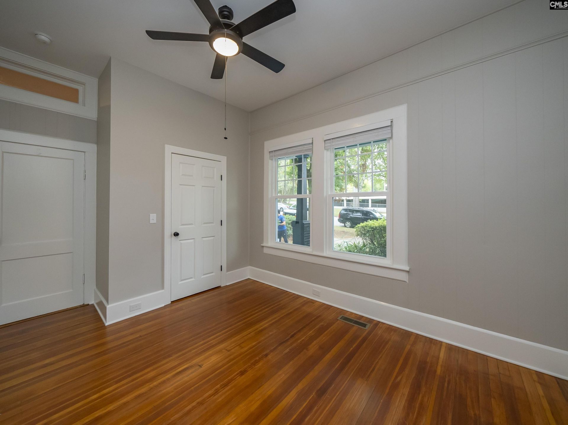 2211 Lee Street Photo 25