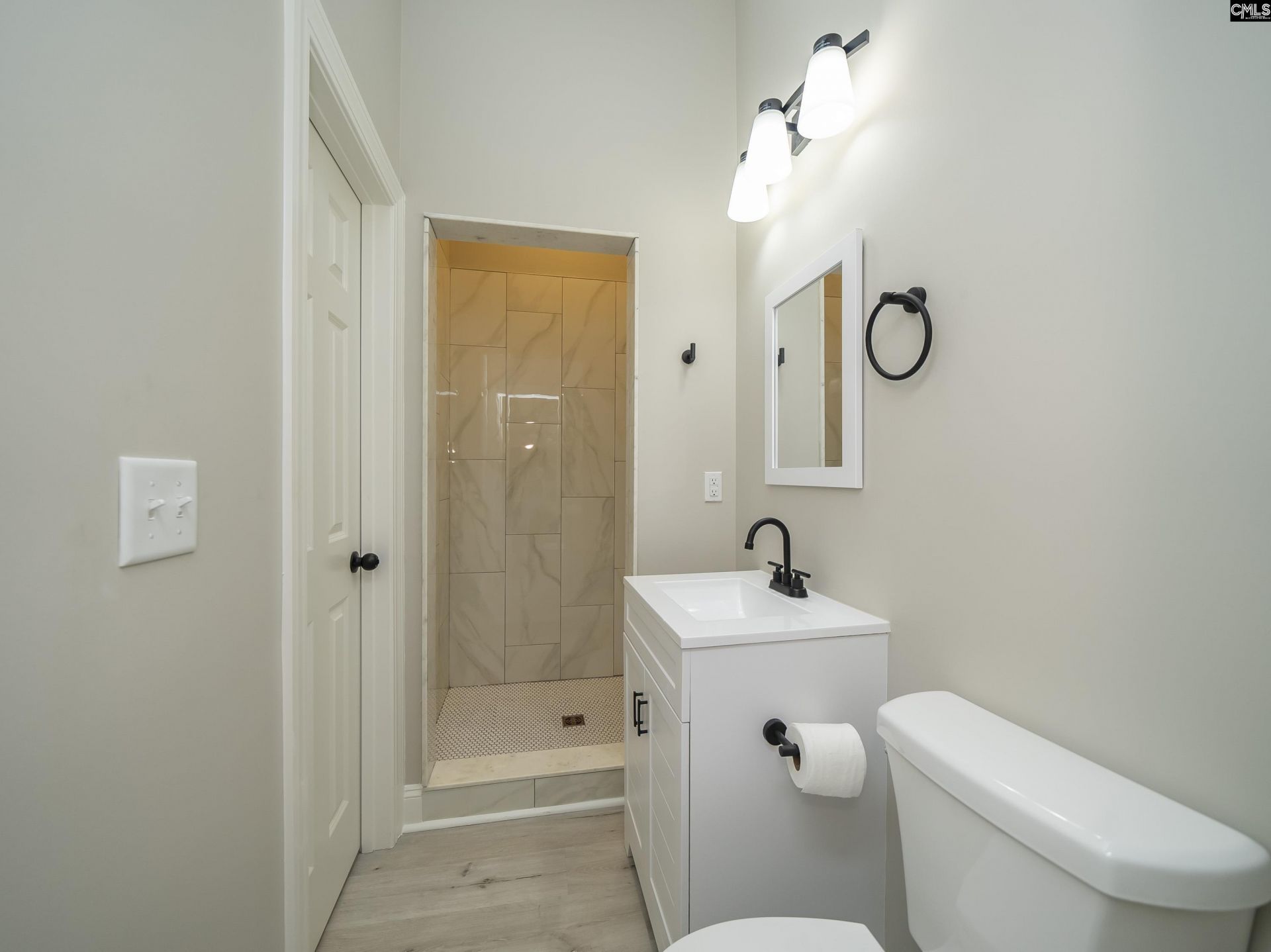2211 Lee Street Photo 37