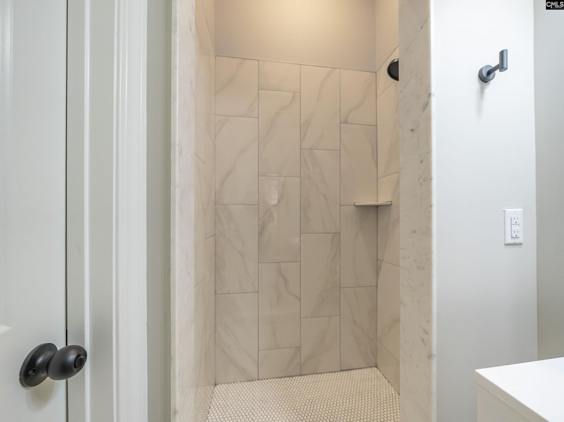2211 Lee Street Photo 39