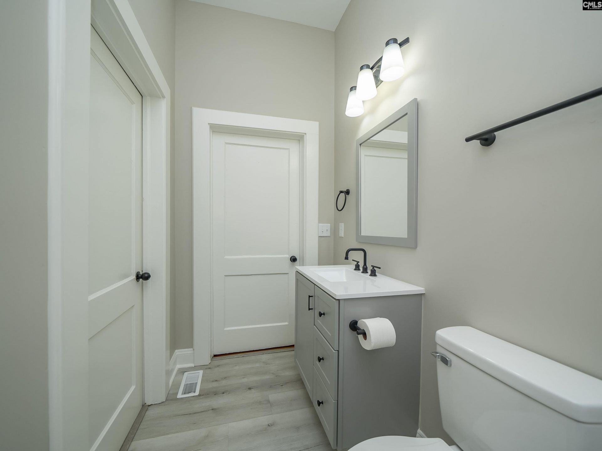 2211 Lee Street Photo 41